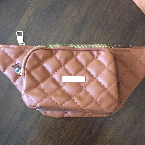 NWOT Quilted Belt Bag - Picture 2 of 7